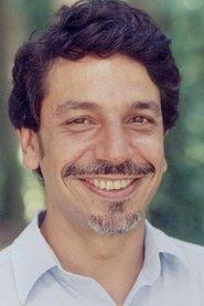Marcello Escorel as Heitor in O Vendedor de Passados 2014