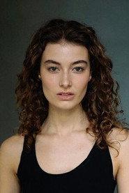 Mirthe Tavernier as Elisabeth in Umpire 2015