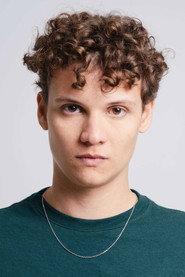 Lucas Carvalho as Júlio in Burn My Skin 2023