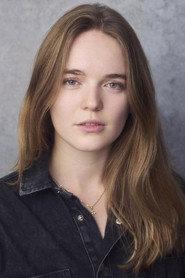 Georgie Rodgers as Hatted Woman in London Picture
