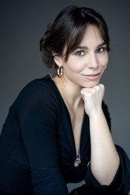 Sabrina Gallo as Laura in Riproduzione Casuale