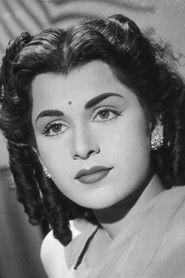 Nigar Sultana as mother of Manzoor in 1857 1946