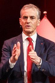 Jonas Gahr Støre as Self in Tilbake 2012
