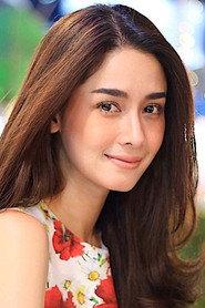 Amena Pinit as Nasreen in The Djinn's Curse 2023