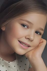 Veronika Savicheva as Аня in Crowded 2015
