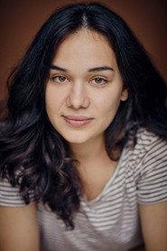Zainab Alsawah as Sahár in Cargo 2019