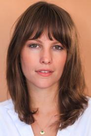 Jana Nawartschi as Lucy in Grandma Dearest 2020