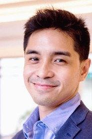 JC Tiuseco as Ray in Mamarazzi 2010