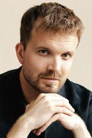 Hubert Kowalczyk as Gardist 2 in Manon - Staatsoper Hamburg 2021