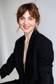 Alba Loureiro as Elba in Cando O Tempo Acabe 2023