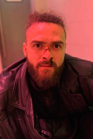 Corentin Vinolo as Bad Guys 2 in LE DATE