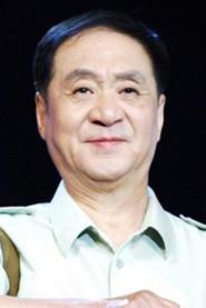 Yuan Yue as 谢知新 in Come Home Swallow 1980
