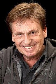 Henny Huisman as Henny Huisman in De Bellinga's: Huis op stelten 2022