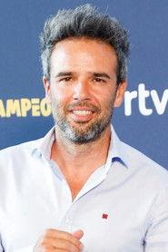 Raúl Peña as Francisco in Playa del Futuro 2005