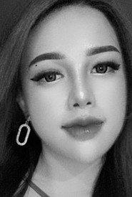 Jenny Wang as Caroline in Prostilitikus 2023