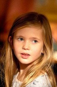 Hannah Castel Chiche as Natalie child in Louloute 2021