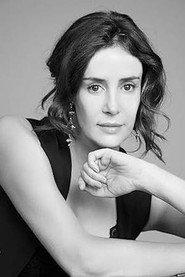 Cristina Campuzano as Camila in Martinis al Atardecer 