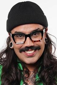Eduardo Camargo as Self - Host in Halloween da Pabllo 2023
