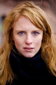 Annelies Appelhof as Robin in Where the birds go 2019