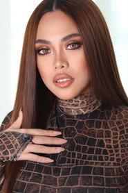 Kim Molina as Elsa in #Jowable 2019