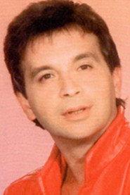 Berto Navarro as Santiago in Vaya par de gemelas 1983