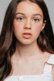 Maïka Ferron as Sophie in Fuck les gars 2019