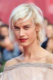 Delfine Bafort as Vicky in All of Us 2020