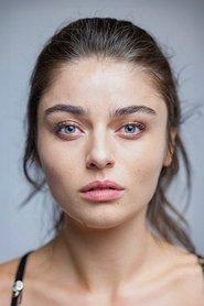 Ayça Ayşin Turan as Nazlı in Al Beni Baba