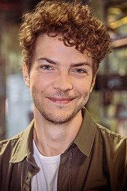 Oscar Willems as Jonas in Cirque 2020