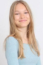 Johanna Schraml as Faye in The Magic Kids: Three Unlikely Heroes 2020