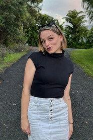 Tineke Baes as Flore in Malignant 2025