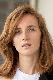 Giorgia Favoti as Ann in Amanda 2022
