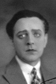 John Westin as Sanders in Flickor i hamn 1945