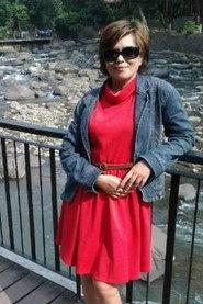 Elisabeth Endang as Bu Sri in Rangkul 2020