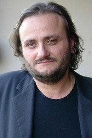 Roberto Andreucci as Elettricista in L'amore sta bene su tutto 2026