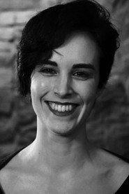 Zoe Pernici as Carla in Transumanza