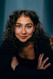 Hannah Gharib as Ricky in Blackout bei Wellmanns 2024