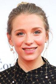 Lena Klenke as Jule in Cocoon 2020