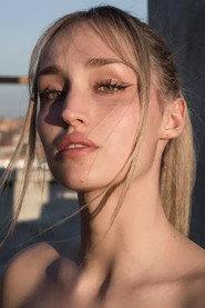 Aitana Batres as Iana in HATERNET 2026