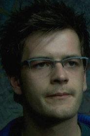 Casper Steffensen as Anfører in Kikser 2000