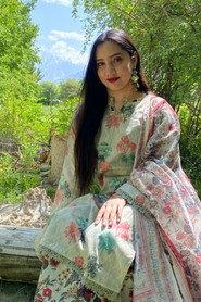 Mishkaat Saadat as Sakina in Somewhere in Between 2025