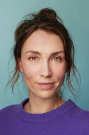 Ann-Kathrin Hinz as Nachrichtensprecherin in Between Two Lines