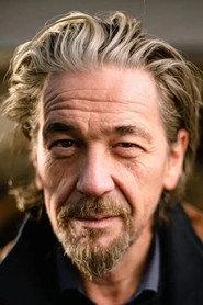 Dries Vanhegen as Meneer De Vries in K3: Animal Hotel 2014