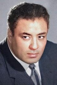 Hassan Al-Imam as رجل يلوّح للقادمين من الباخرة in Love & Pride 1972