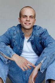 Willi Geitmann as Alex / Nukki in Of Love and Demons 2027