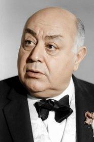Memduh Alpar as  in Sokakta Kan Vardı 1965