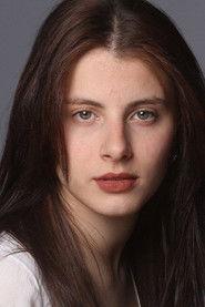 Manuela Menéndez as Laura in Strangers in the Park 2026