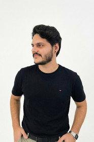 Marco Bueno as Marco in Sinal de Origem 2026
