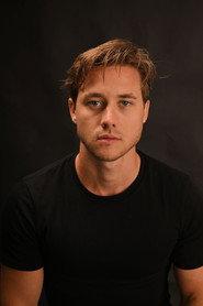 Arnaud Jouan as Kévin in Le fils d'un roi 2020