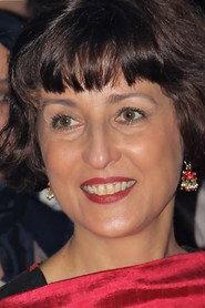 Esther Regina as Mujer árabe in La suite nupcial 2020